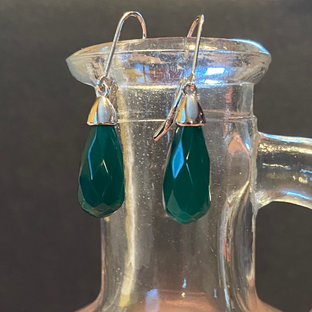 NWOT GREEN TEARDROP STERLING EARRINGS